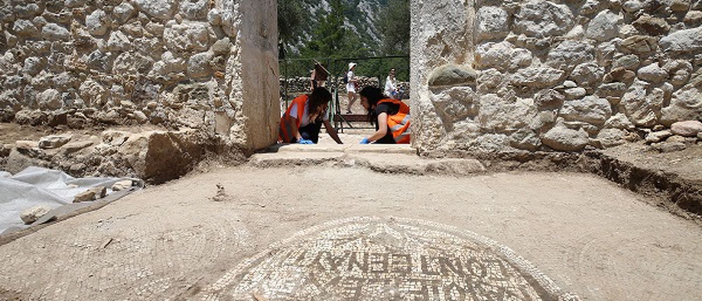 Olympos Antik Kenti'nde yeni mozaikler bulundu